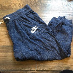 Nike Cropped Joggers